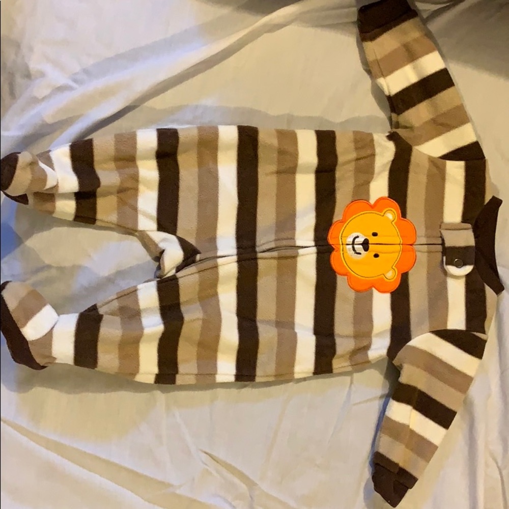 3 Carter’s PJ’s - Picture 4 of 4